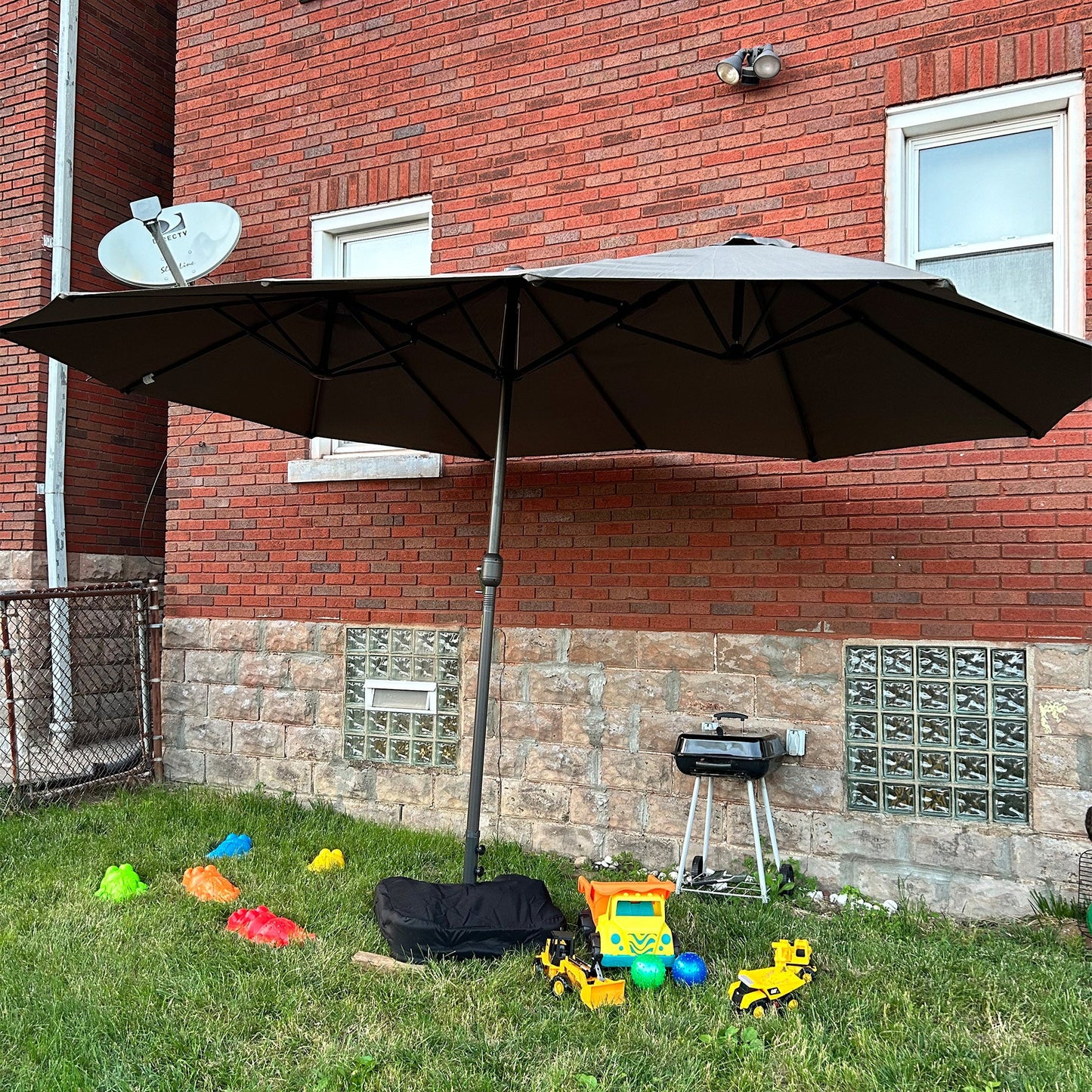 15' Outdoor Patio Umbrella with Twin Canopy Sunshade Steel Table Umbrella with Lift Crank, Cross base, Sandbag, Dark Grey