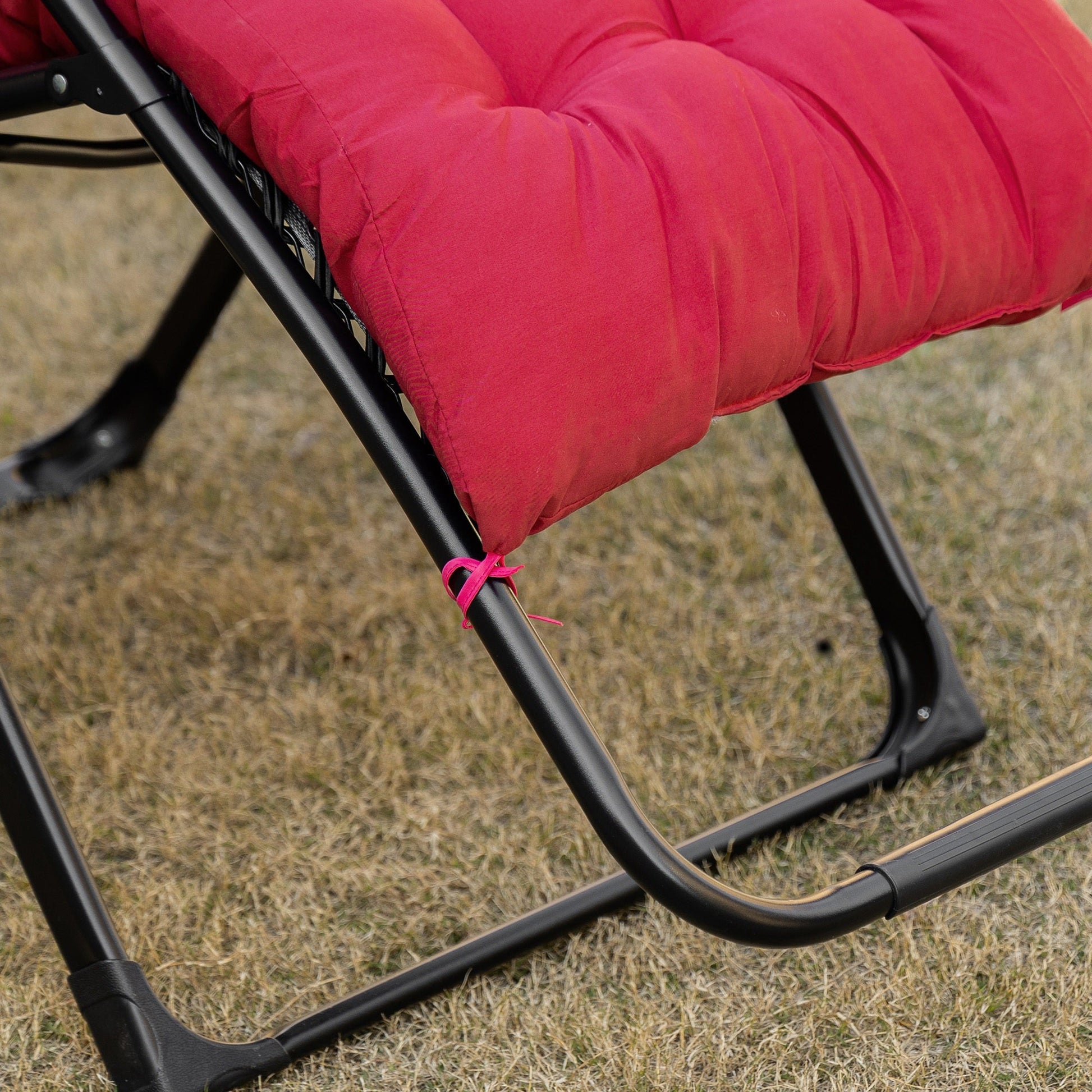 Padded Zero Gravity Chair, Folding Recliner Chair, Patio Lounger with Cup Holder, Adjustable Backrest, Removable Cushion for Outdoor, Patio, Deck, and Poolside, Red