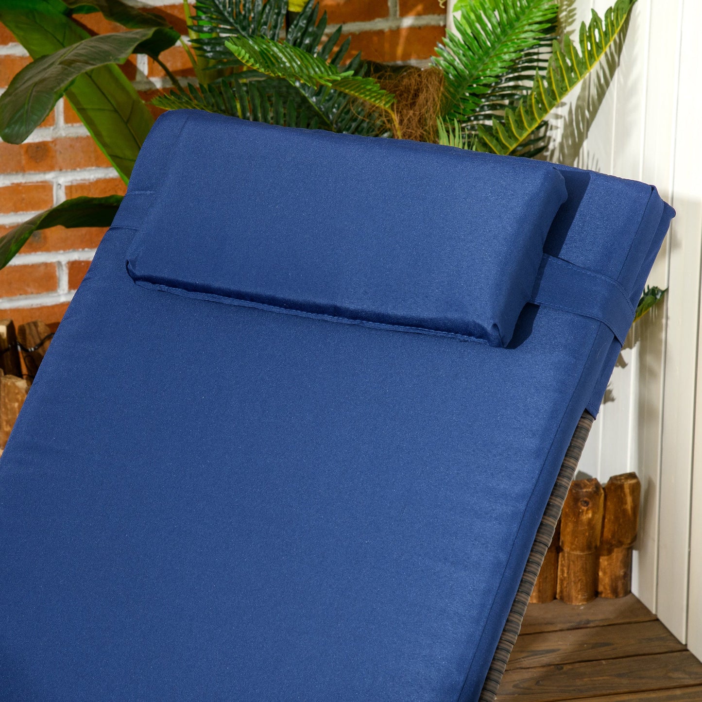 Wicker Chaise Lounge, Outdoor Lounge Chair, PE Rattan Patio Sun lounger with Head-rest, 5-Level Height Adjust Backrest, Cushion & Wheels, Mixed Brown and Dark Blue