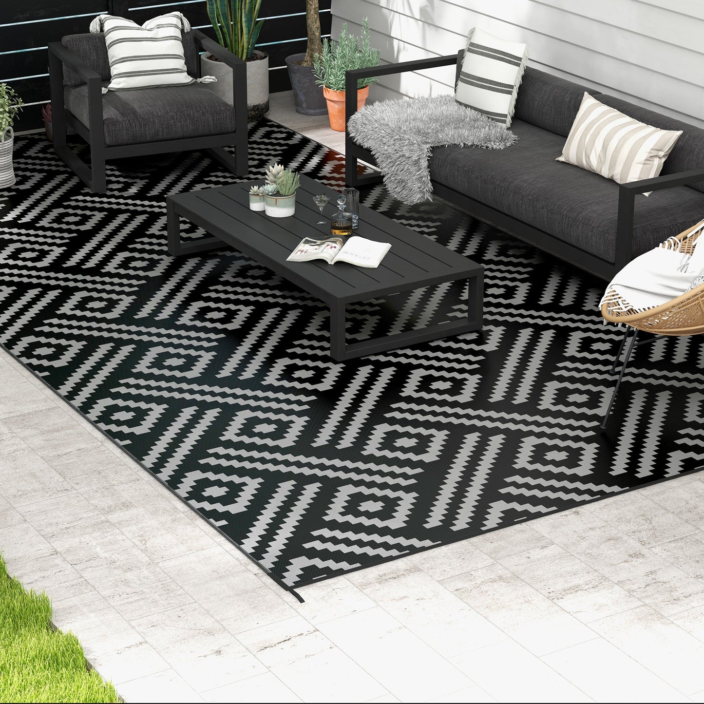 Portable Outdoor Rug with Carry Bag, 9' x 18' Reversible Mat, Waterproof Plastic Straw RV Rug for Backyard, Deck, Picnic, Beach, Camping, Black and Grey Geometric